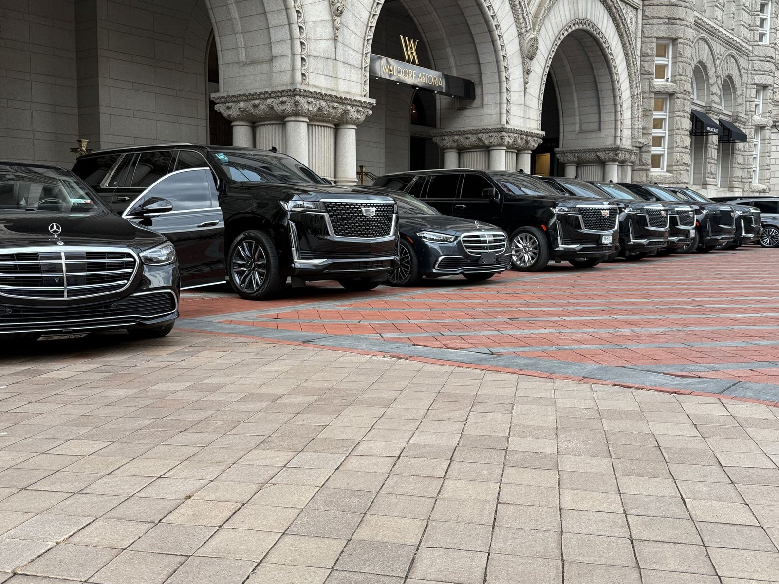 Skyline VIP Limo black car fleet outside a New York hotel